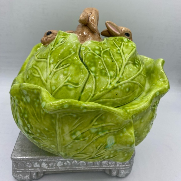 Vintage Holland Mold Green Cabbage Bowl With Lid Featuring Brown Bunnies On Top - Picture 3 of 12